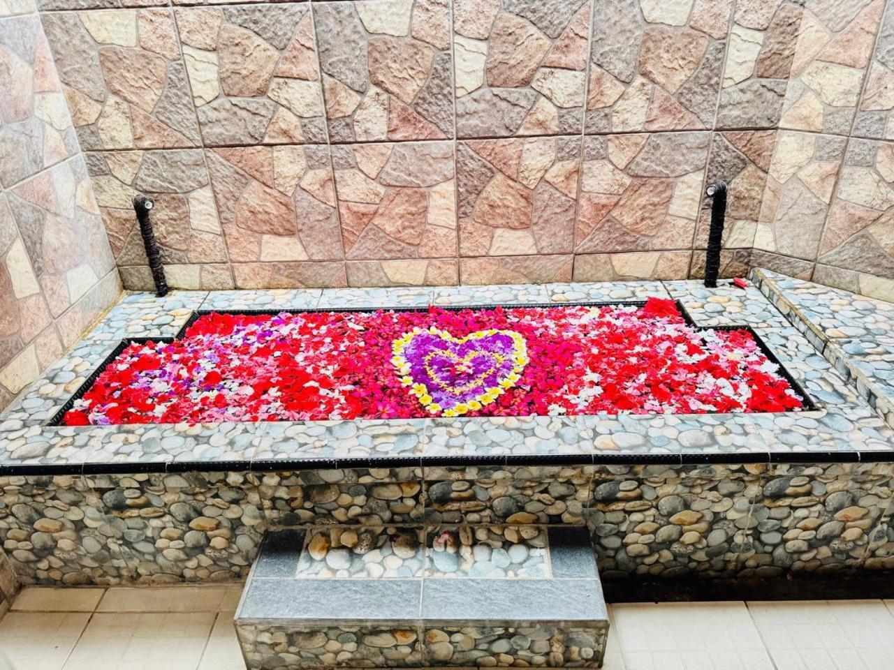 Bungalow Geringsing จันดีดาซา ภายนอก รูปภาพ